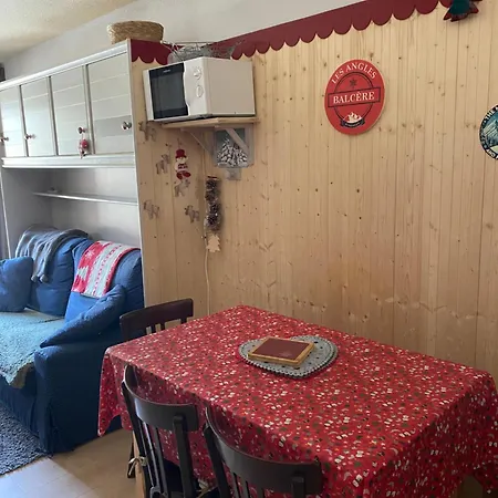 Avec Parking Prive Dans Petite Tres Calme Apartament